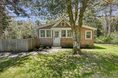 /international/us/95-great-marsh-road-centerville-ma-110108339552/