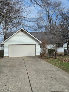 /international/us/5933-decker-road-north-olmsted-oh-110106617149/