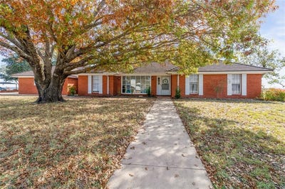 /international/us/1111-hillcrest-street-coleman-tx-110103982846/