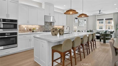 /international/us/933-chinon-irvine-ca-110120421356/
