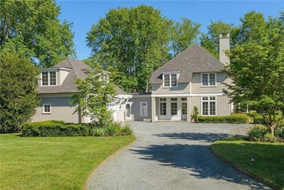 /international/us/9-ocean-lawn-lane-newport-ri-110107891435/