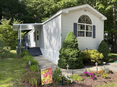 /international/us/64-maple-drive-gorham-me-110106074996/