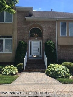 /international/us/166-la-quinta-court-holmdel-nj-110108391730/