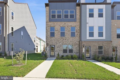 /international/us/8963-katherine-johnson-avenue-manassas-va-110110238852/