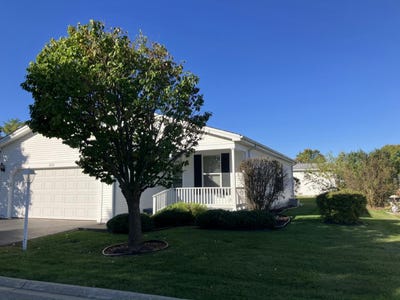 /international/us/220-hialeah-lane-grayslake-il-110102973717/