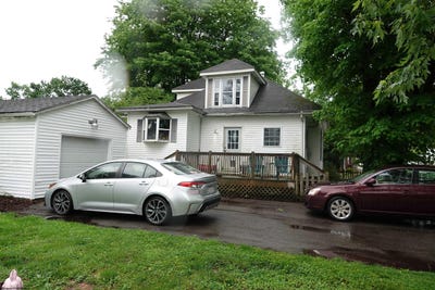 /international/us/23-meadow-street-buckhannon-wv-110108385959/