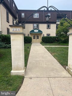 /international/us/226-n-n-essex-ave-ave-306-narberth-pa-110101101560/