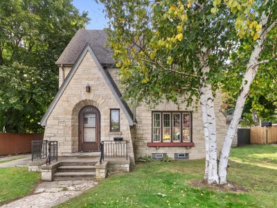 /international/us/327-pine-st-sheboygan-falls-wi-110120461878/
