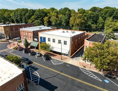 /international/us/116-broadway-street-siloam-springs-ar-110105116242/