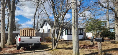 /international/us/178-locust-drive-mastic-beach-ny-110106478015/