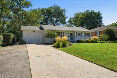 /international/us/191-peterson-parkway-crystal-lake-il-110119709490/