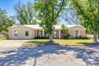 /international/us/2029-china-street-brady-tx-110100463264/