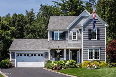/international/us/65-n-village-circle-round-lake-ny-110101458419/
