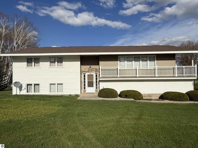 /international/us/245-sabina-street-mcbain-mi-110107877014/