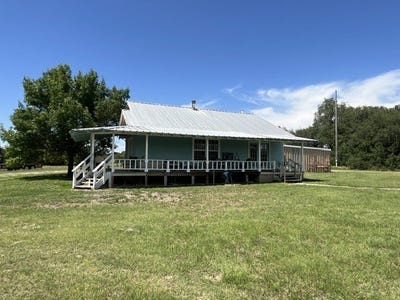/international/us/707-county-road-426-purmela-tx-110108504047/