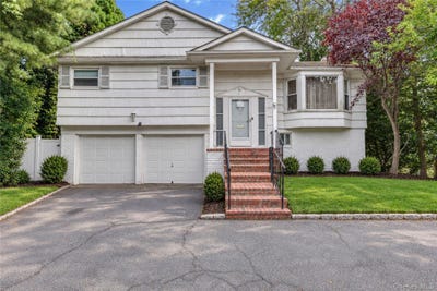 /international/us/22-woodmere-boulevard-woodmere-ny-110110189279/