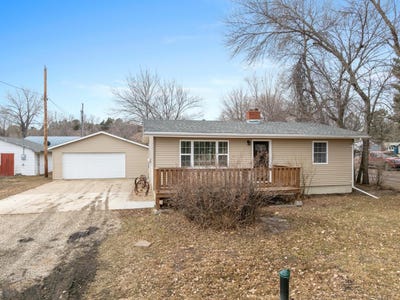 /international/us/2616-valley-street-minot-nd-110105844298/
