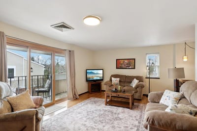 /international/us/5522-century-avenue-middleton-wi-110107336499/