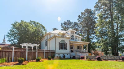 /international/us/109-weaver-drive-lake-waccamaw-nc-110107848702/