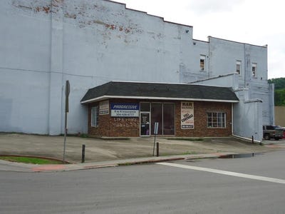 /international/us/62-howard-street-welch-wv-110100844157/