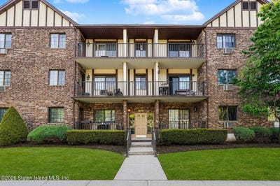 /international/us/160-devon-loop-staten-island-ny-110107685237/