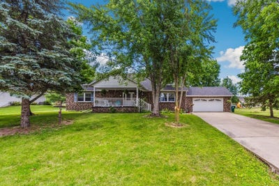 /international/us/839-riverside-dixon-il-110100469803/