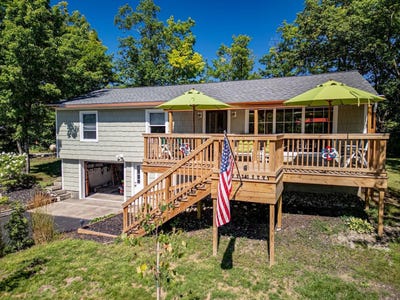 /international/us/16010-pine-street-presque-isle-mi-110106619743/