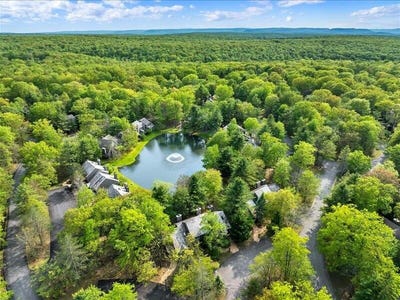 /international/us/216-snow-ridge-circle-lake-harmony-pa-110099967318/
