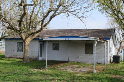/international/us/313-e-bayshore-palacios-tx-110090587106/