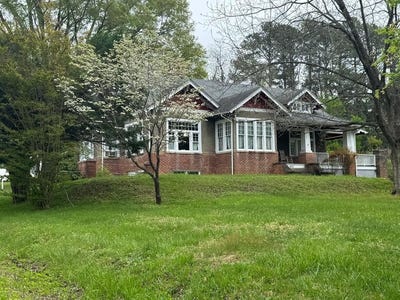/international/us/402-s-main-st-lawrenceville-va-110100212742/