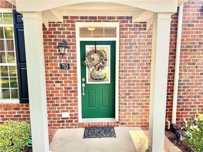/international/us/712-guildford-mews-chesapeake-va-110101055707/