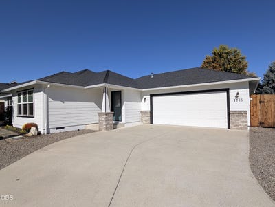 /international/us/1065-shayla-lane-central-point-or-110120562614/