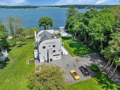 /international/us/27-astor-lane-sands-point-ny-110092365163/