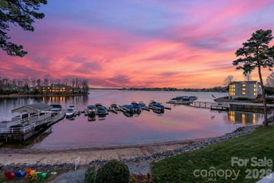 /international/us/20407-harborgate-court-cornelius-nc-110106562850/