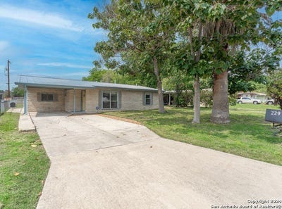 /international/us/229-weathercock-lane-windcrest-tx-110094771846/