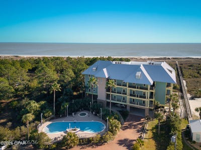 /international/us/197-cape-pointe-drive-port-st-joe-fl-110105224872/