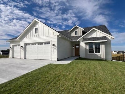 /international/us/2111-ketelsen-drive-ames-ia-110099205319/