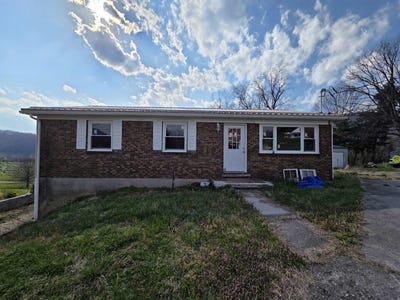 /international/us/101-warner-street-narrows-va-110106765495/
