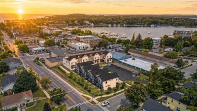 /international/us/6-uptown-lane-charlevoix-mi-110108844544/