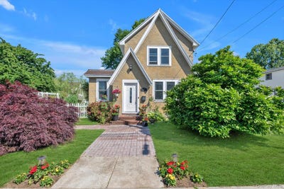 /international/us/108-memphis-avenue-south-floral-park-ny-110108845477/