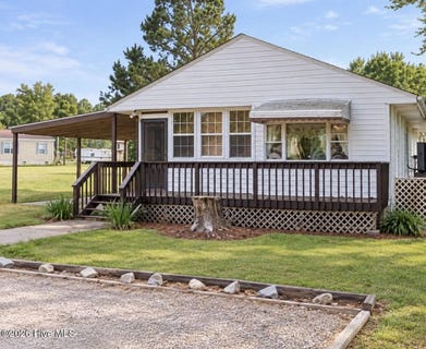 /international/us/206-scuppernong-road-columbia-nc-110119605638/