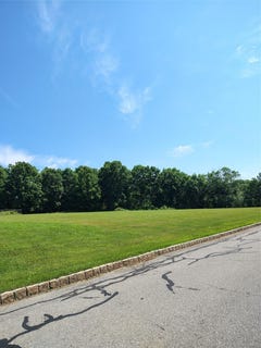 /international/us/victoria-drive-blooming-grove-ny-110119373047/