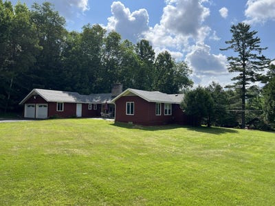 /international/us/176-glenwood-drive-saranac-lake-ny-110099514788/