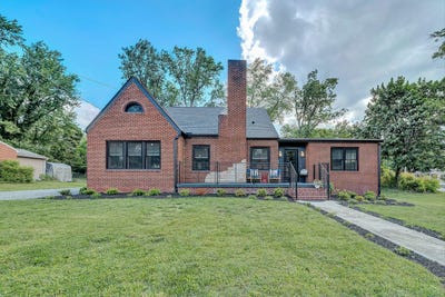 /international/us/606-n-broad-st-salem-va-110108194493/