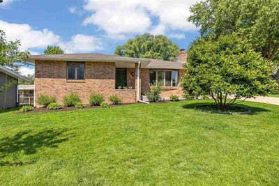 /international/us/809-8th-st-kalona-ia-110108380724/