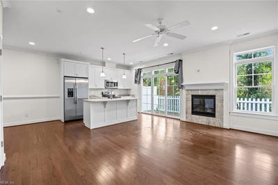 /international/us/6-village-park-lane-poquoson-va-110108500103/
