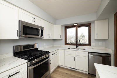 /international/us/10405-berkshire-road-bloomington-mn-110098995907/
