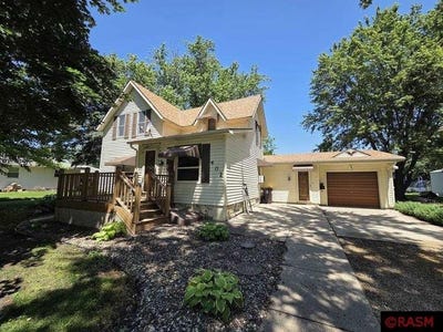 /international/us/402-e-2nd-street-delavan-mn-110100619614/