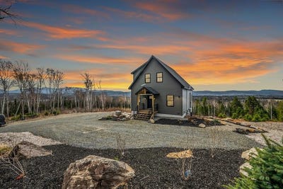/international/us/19-barkies-way-rangeley-me-110107953299/