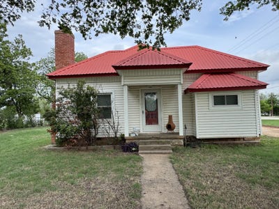 /international/us/311-s-cedar-street-seymour-tx-110107338041/